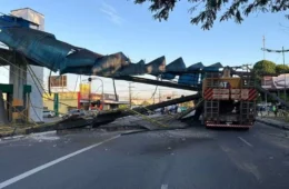 Passarela da Torquato Tapajós será demolida no domingo (3) e afetará trânsito em Manaus