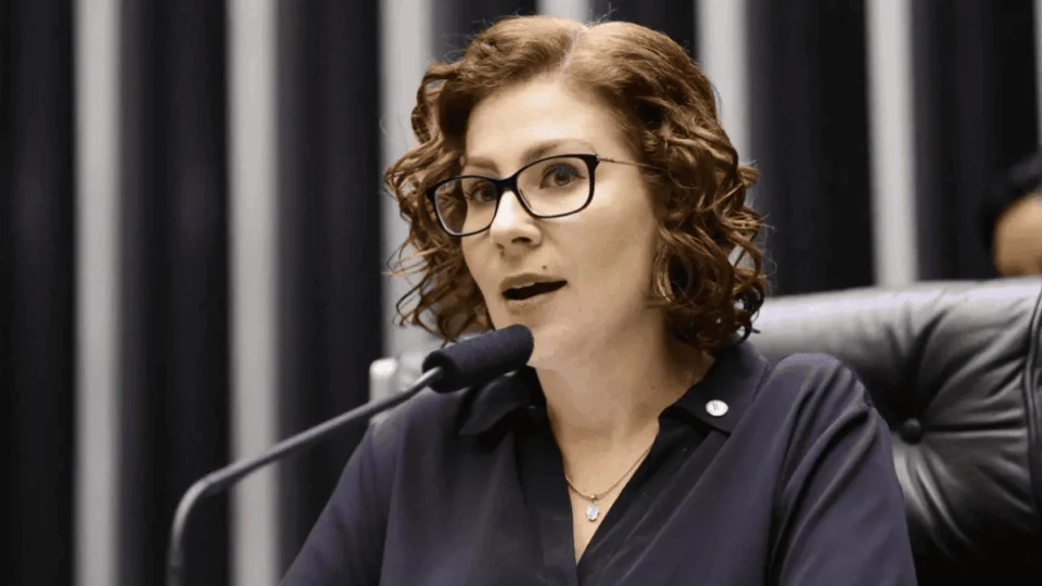 Após prisão, Carla Zambelli depõe na Itália nesta sexta-feira (1º)