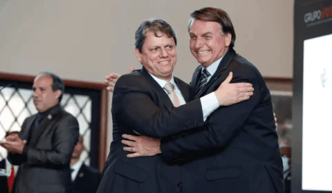 Bolsonaro recebe Tarcísio em encontro autorizado pelo STF nesta quinta-feira (29)