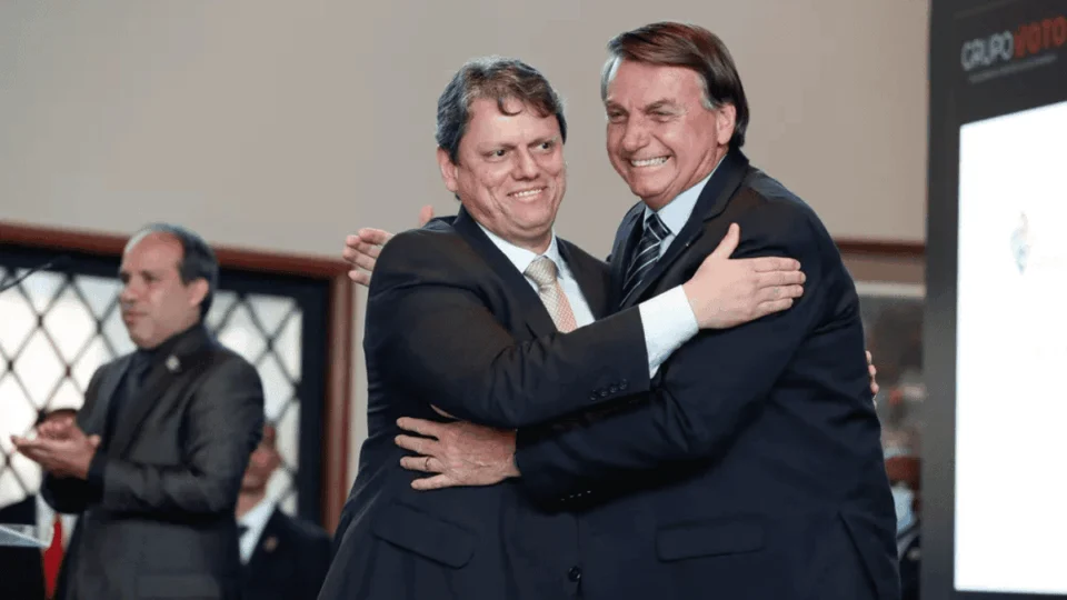 Bolsonaro recebe Tarcísio em encontro autorizado pelo STF nesta quinta-feira (29)