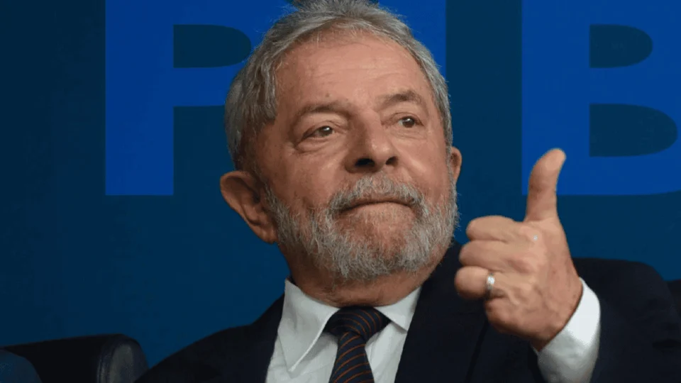 Lula se submete a cirurgia de catarata nesta sexta-feira (30)