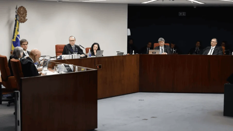 Moraes pede que Zanin marque julgamento de Bolsonaro e aliados por tentativa de golpe