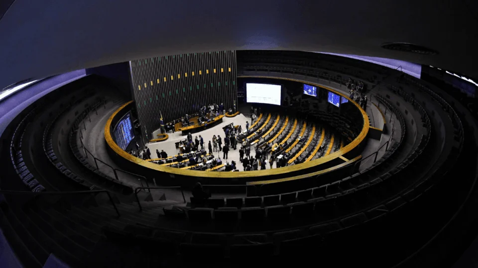 Segurança de crianças na internet guia votações da Câmara; saiba o que mais será discutido