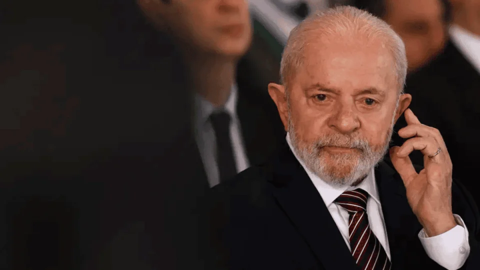 Pesquisa mostra 51% de desaprovação a Lula; 43% o consideram melhor que Bolsonaro e 46% veem economia pior