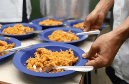 Alimentos perecíveis ganham destino em programas públicos; entenda ação do governo