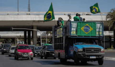 Carreata em Brasília reúne bolsonaristas com apoio do desembargador Sebastião Coelho
