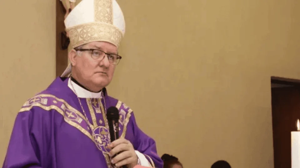 Quem é o bispo que pediu bênção contra o comunismo em ato religioso