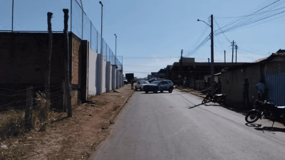 Mulher morre atropelada na calçada em Araguaína (TO) após colisão entre carros