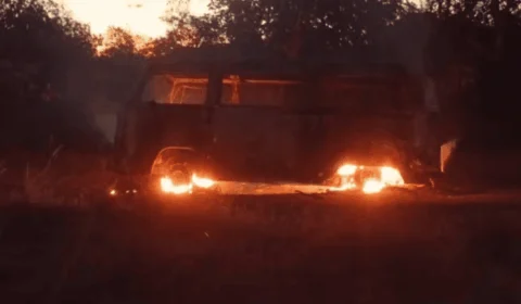Crianças escapam ilesas de Kombi escolar em chamas em Formoso do Araguaia (TO)