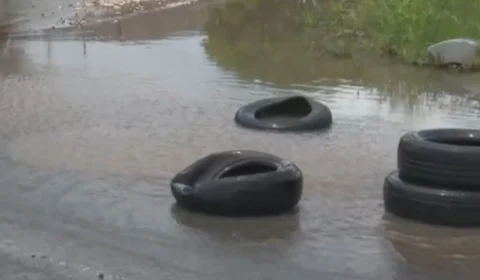 DENÚNCIA: Buraco próximo a escola preocupa moradores e causa acidentes
