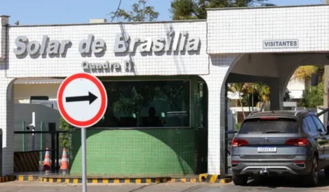 Moraes autoriza vigilância integral de Bolsonaro antes de julgamento por risco de fuga