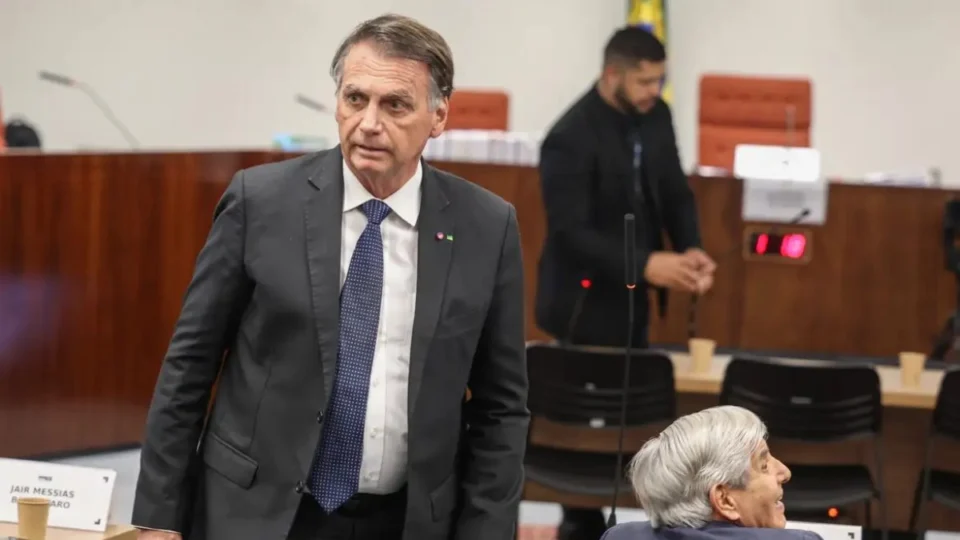 Defesa de Bolsonaro recorre contra prisão domiciliar e nega violação de medidas cautelares