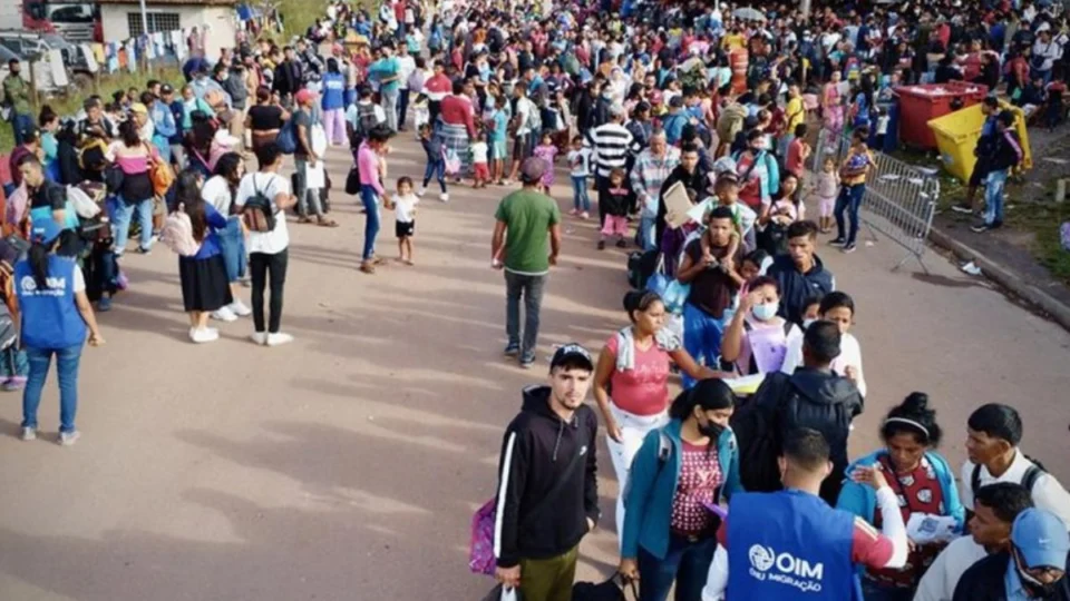 Fluxo de migrantes venezuelanos no Brasil cresce após eleições na Venezuela
