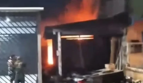 ‘Foguinho’ provoca incêndio na própria casa no interior do Amazonas