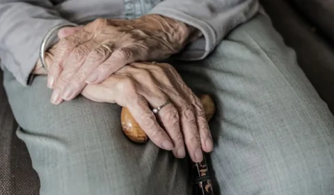 Filho agride pais de 53 e 68 anos e deixa idoso ensanguentado em Carauari (AM)