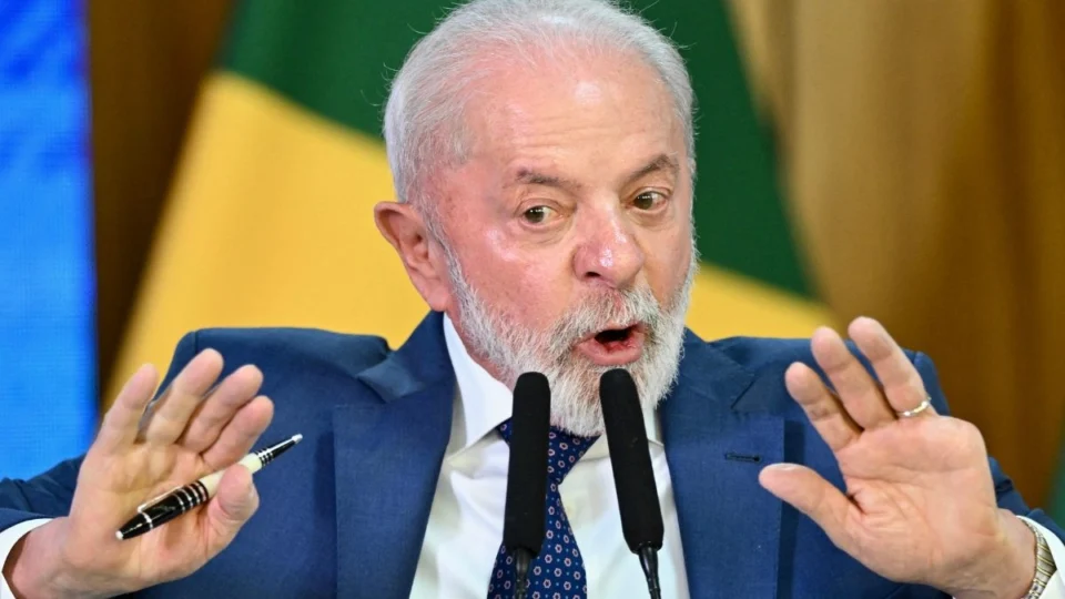 Lula rebate Trump e diz que Brasil não ficará de “joelho” para os EUA
