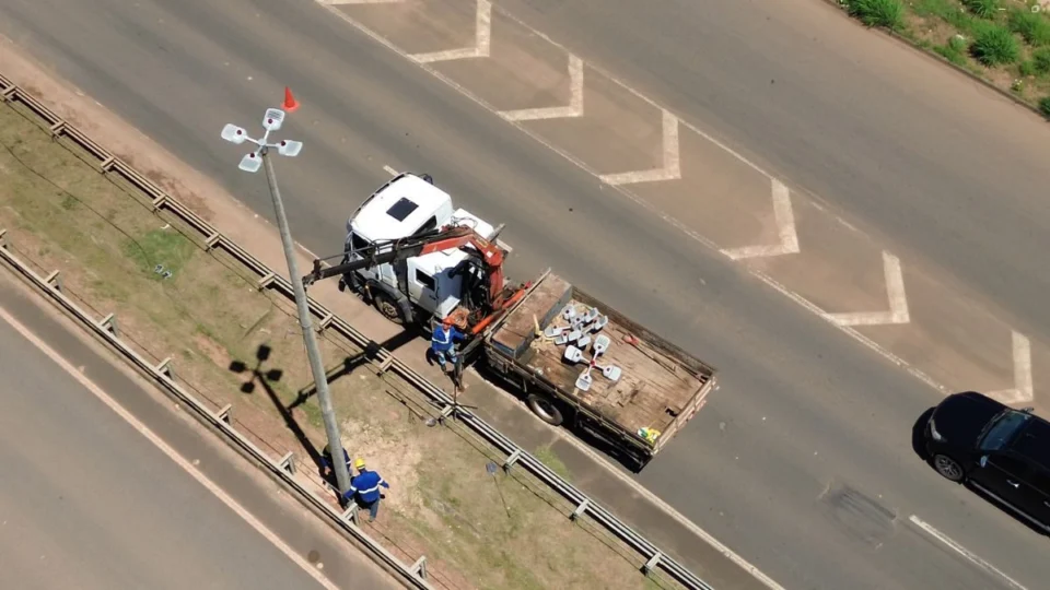 Roraima inicia instalação de iluminação em 7,5 km da BR-174