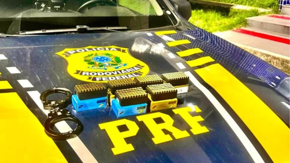 PRF apreende 300 munições na BR-432 em Caracaraí