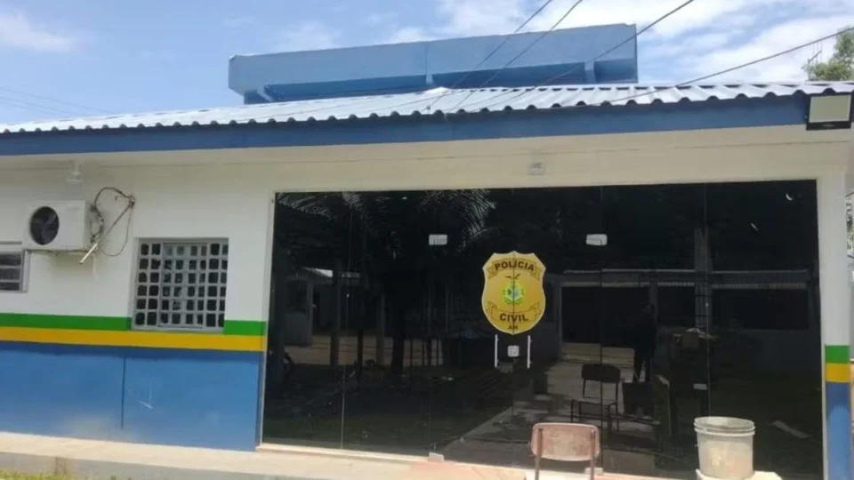 Mulher dividia cela com 45 homens em delegacia superlotada no Amazonas