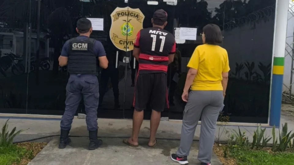 Padrasto é preso por estuprar enteada com a presença da mãe no interior do Amazonas