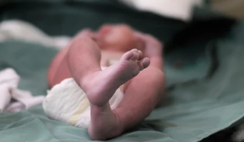 Recém-nascido é morto por pais no interior do Amazonas; casal suspeito é preso