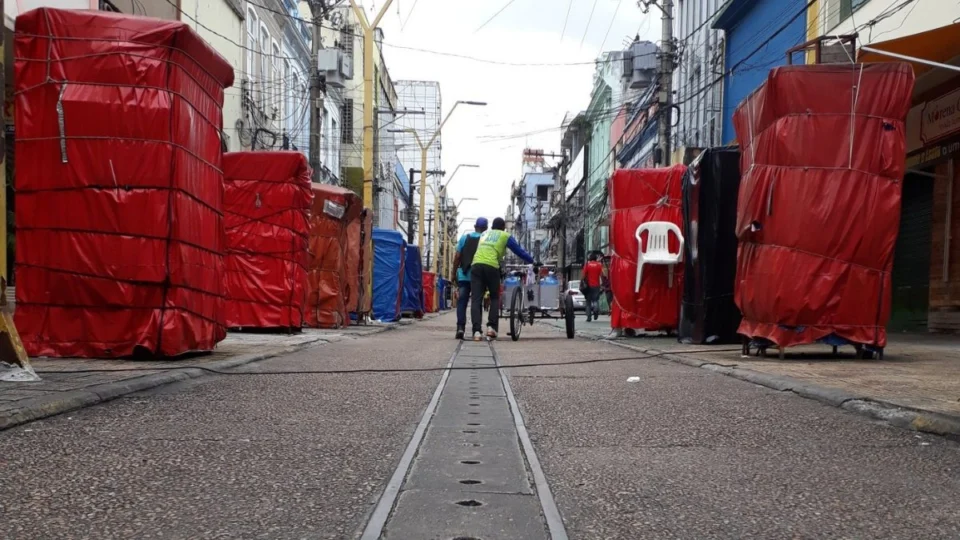 Ruas históricas do Centro de Manaus voltam a receber tráfego de carros; confira