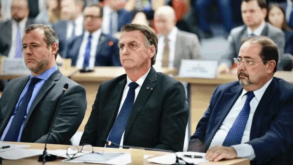 Delação de Mauro Cid é contestada por defesa de Bolsonaro, que questiona 30 anos de pena