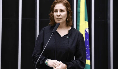 CCJ ouve testemunhas em processo que pode cassar mandato de Carla Zambelli