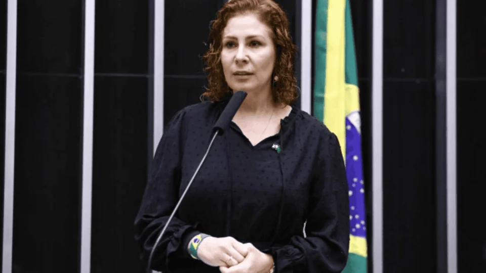 CCJ ouve testemunhas em processo que pode cassar mandato de Carla Zambelli