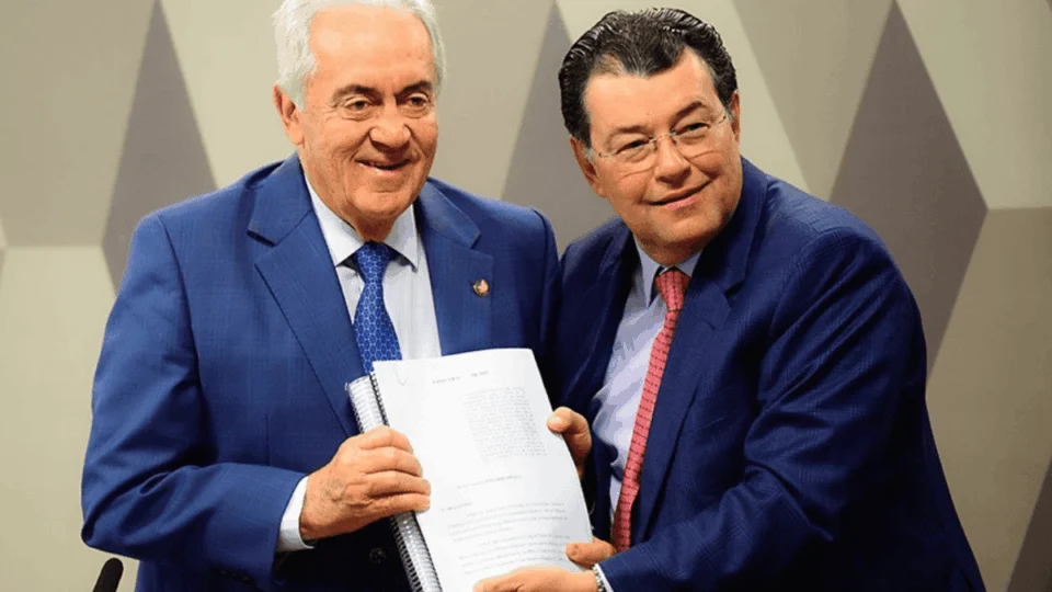 Eduardo Braga entrega relatório da Reforma Tributária e destaca abertura a sugestões