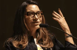 ‘Quis pegar minha bolsa e minhas cachorras e voltar para casa’, diz Janja sobre pressões em Brasília