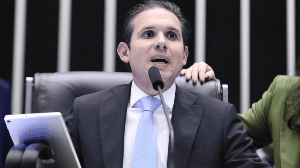 Motta convoca líderes para debater anistia a envolvidos no 8 de janeiro nesta terça-feira (16)