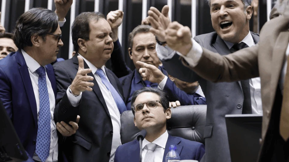 Câmara aprova urgência de anistia e Motta diz que ‘país precisa andar’