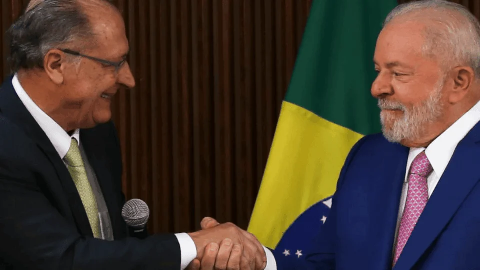 Alckmin aposta em estabilidade do governo e projeta Lula como favorito em 2026