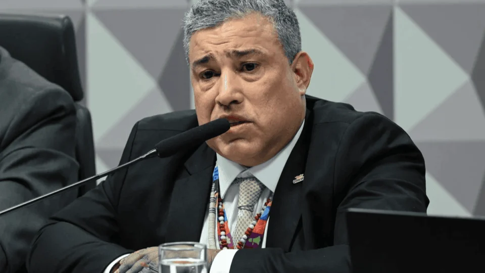 Presidente da Conafer é preso em flagrante durante depoimento à CPMI do INSS e solto após pagar fiança