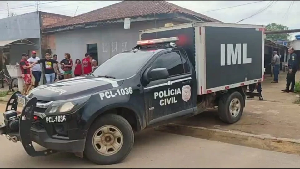 VÍDEO: homem é morto a facadas dentro de residência em Candeias do Jamari