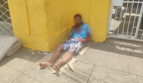 VÍDEO: morador de rua é espancado e esfaqueado em frente ao Centro Pop em Porto Velho