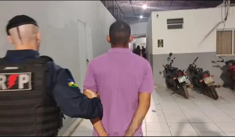 VÍDEO: homem acusado de tráfico é preso enquanto assistia jogo de futebol em Porto Velho