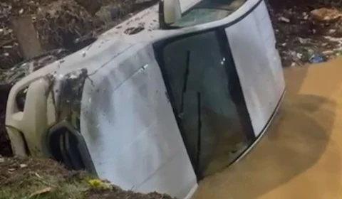 VÍDEO: Temporal provoca alagamentos e arrasta veículos em Buritis