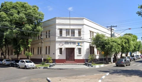 Estudante de 12 anos é encontrada desacordada em banheiro de escola estadual de Boa Vista