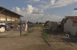 Indígenas Warao vivem à beira do despejo em área pública de Boa Vista