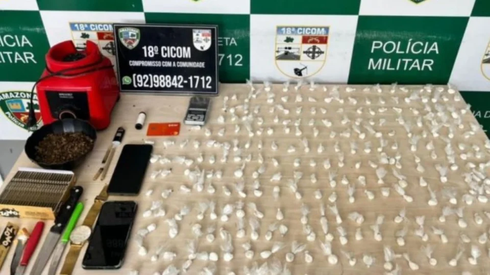 Dois homens são presos em Colônia Terra Nova com 300 trouxinhas de drogas