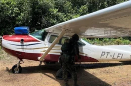 Militares apreendem aeronave irregular em operação na Terra Yanomami