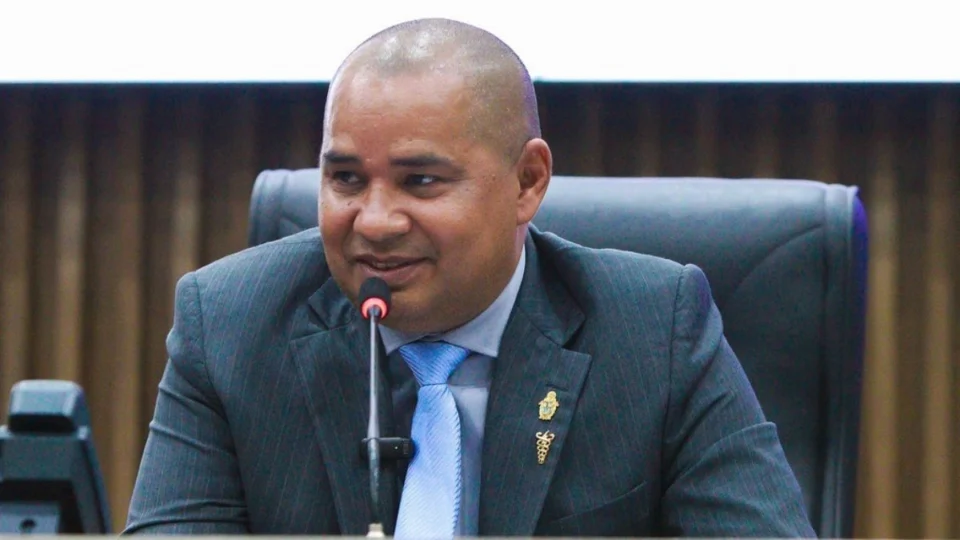 Vereador propõe licença para cuidado com saúde mental e novas medidas para servidores municipais; confira