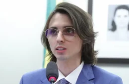 Amom Mandel lança documentário ‘BR-319: Vidas na Lama’ e mostra precariedade da rodovia e comunidades afetadas