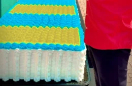 Cidade comemora aniversário com bolo gigante de 100 metros e festa de cinco dias; saiba onde é