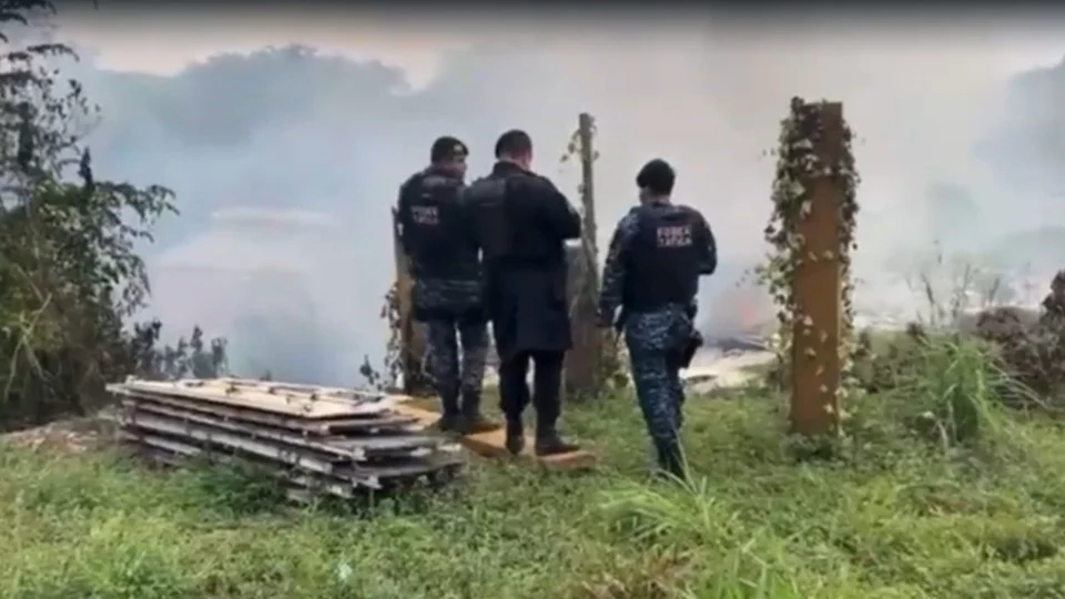 Corpo carbonizado é encontrado em terreno baldio no centro de Porto Velho