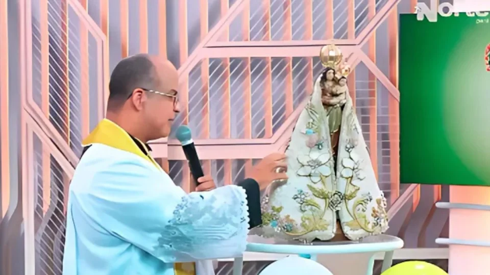 Imagem peregrina de Nossa Senhora de Nazaré visita sede da TV Norte SBT Pará
