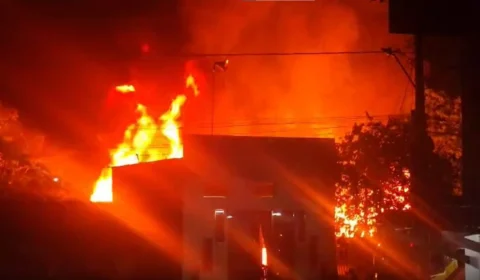 Incêndio destrói seis casas em Manacapuru e deixa moradores feridos; veja vídeos