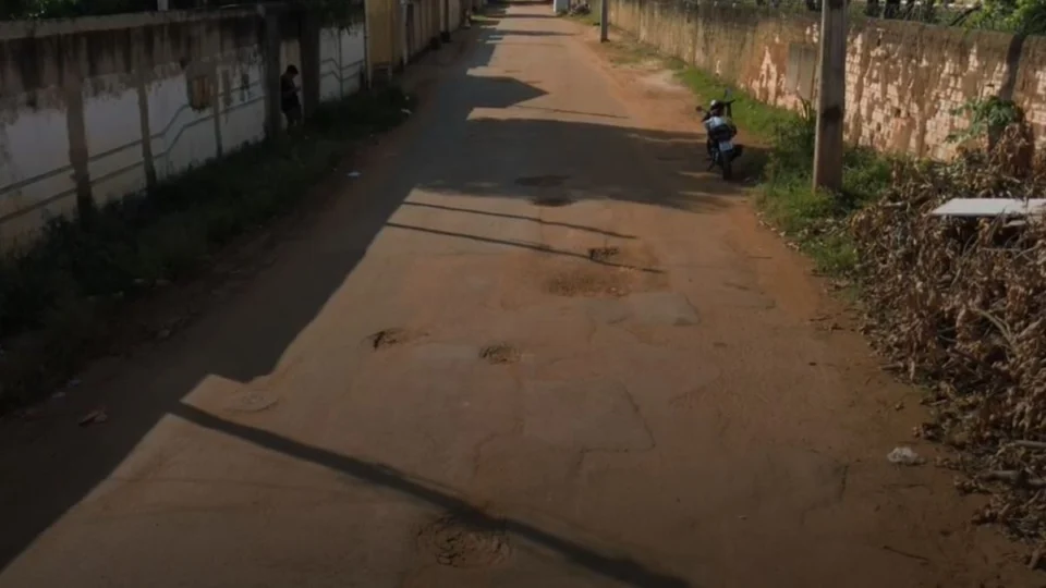 Rua do bairro Jardim Tropical vira retrato da precariedade em Boa Vista